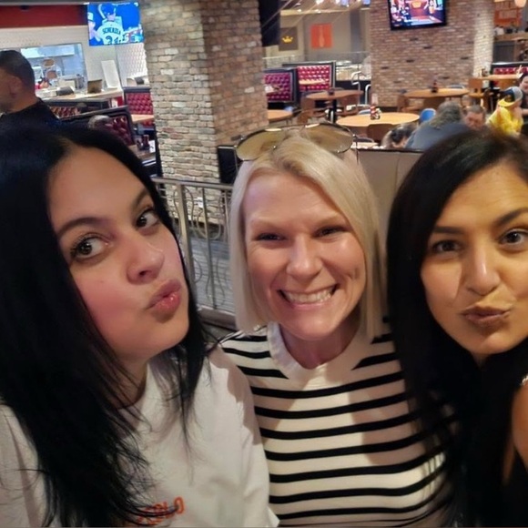 LIVE SHOW Listing - KRISTA is LIVE! Come share, shop & hang! - Picture 7 of 12